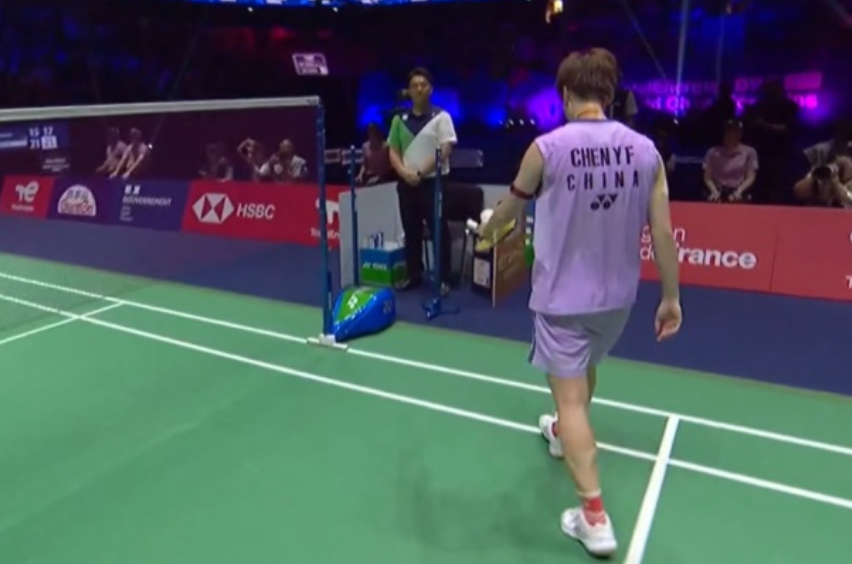 陈雨菲横扫安洗莹!赛后瘫倒在地并一瘸一拐,决赛复仇冲大满贯!