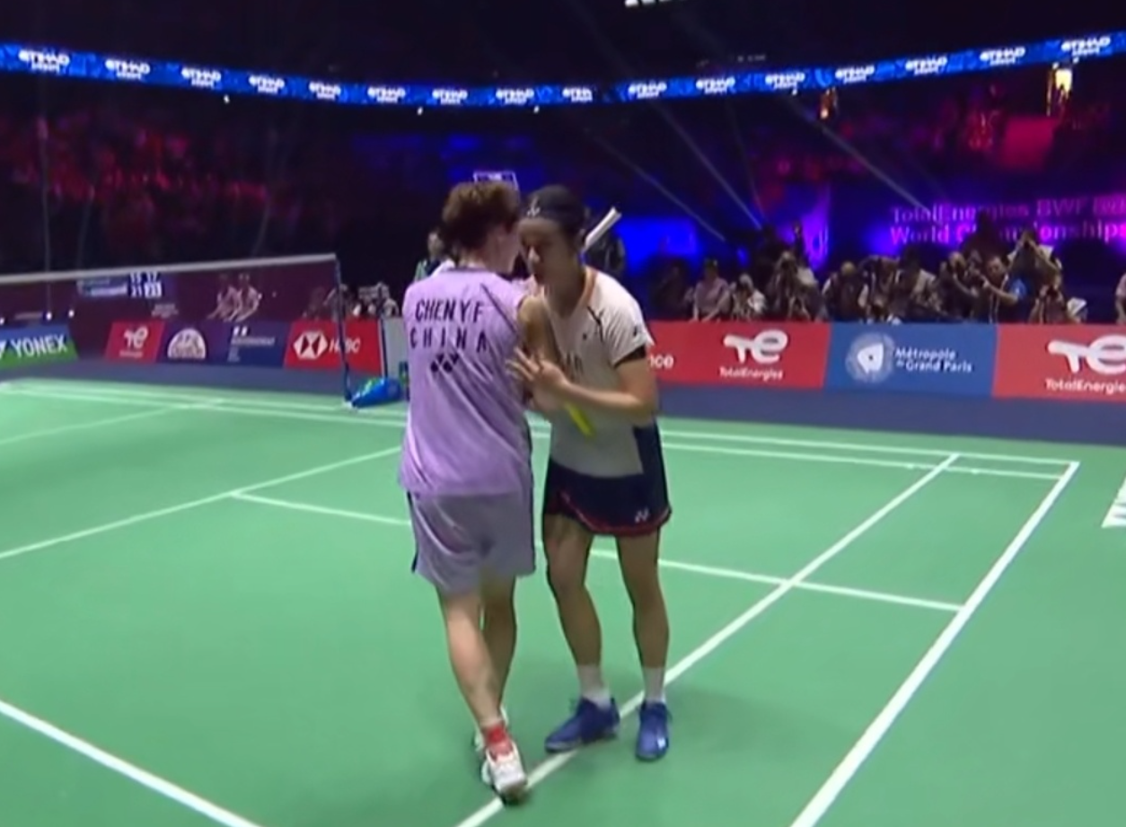 陈雨菲横扫安洗莹!赛后瘫倒在地并一瘸一拐,决赛复仇冲大满贯!